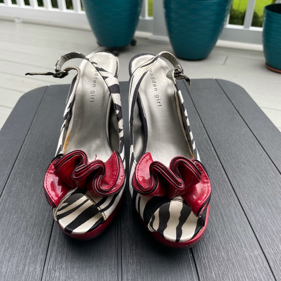 Zebra print sling back peep toe pumps! - Picture 2 of 6